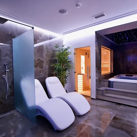 Hotel Kocka 4*